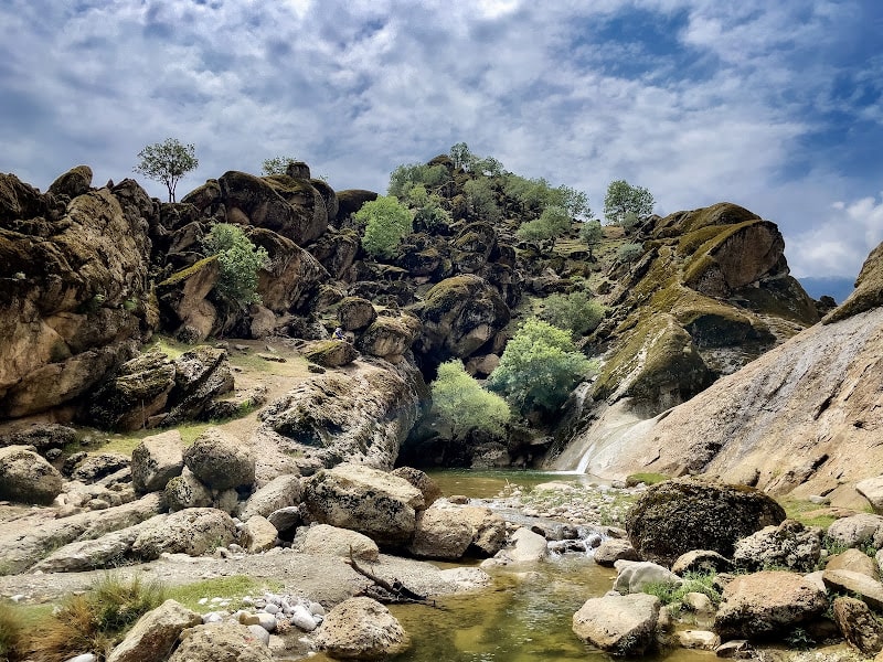 آبشار و تنگه پیازه کجاست؟