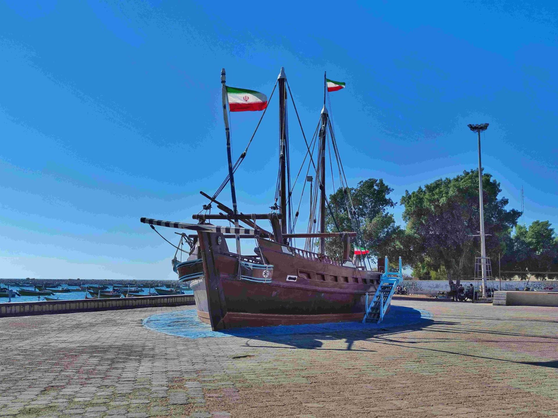 جاهای دیدنی بندر کنگ | ۱۴ جای دیدنی در شهر بادگیرهای سنتی