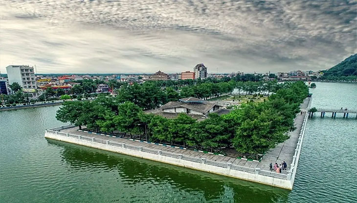 جاهای دیدنی لاهیجان | ۱۸ دیدنی برای جوانان و خانواده ها