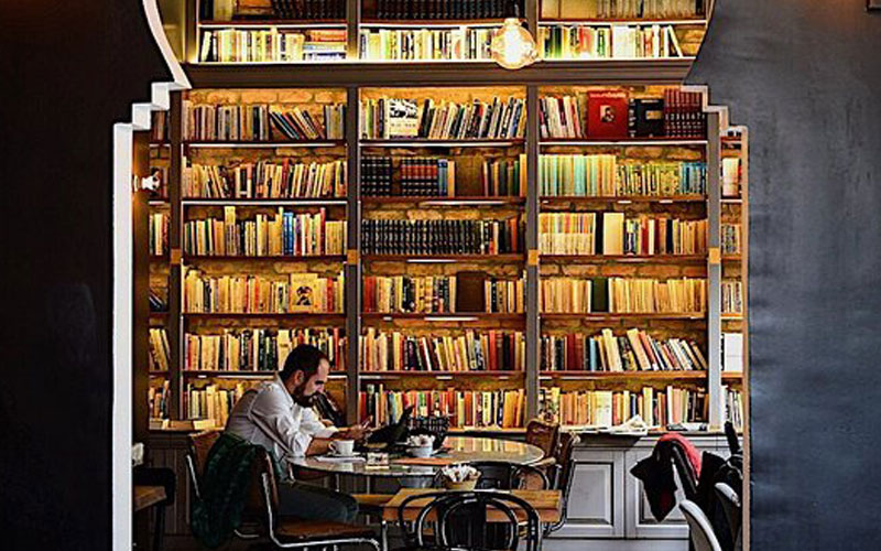 کافه کتاب و رستوران مینوآ استانبول