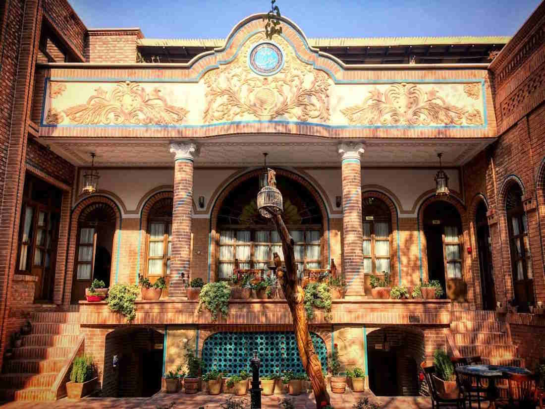 خانه کاظمی کجاست؟