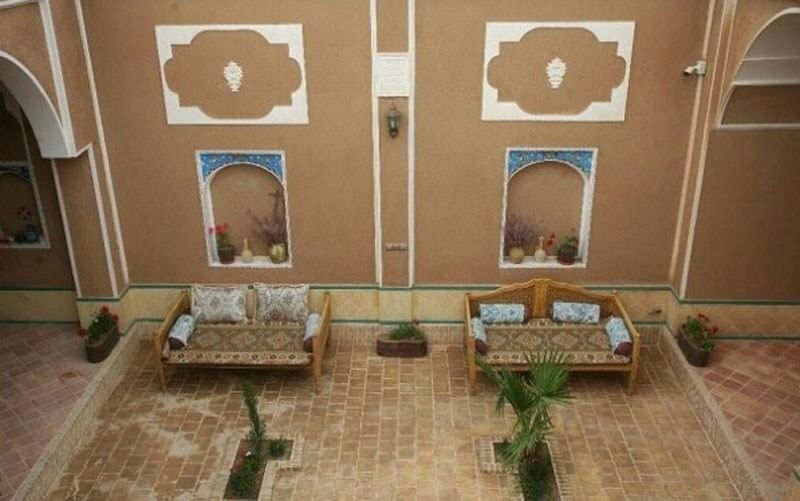 اقامتگاه بومگردی نگار ورزنه اصفهان