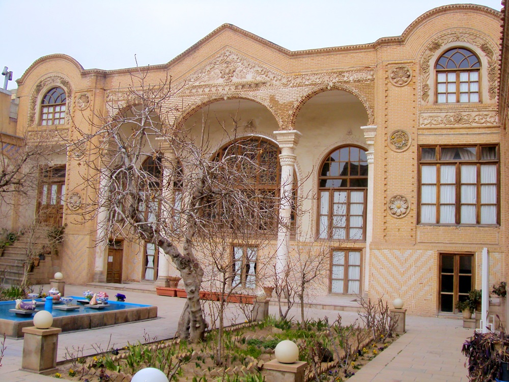 ۱۶ خانه تاریخی تبریز | راز پله های مارپیچ و راهروهای مخفی