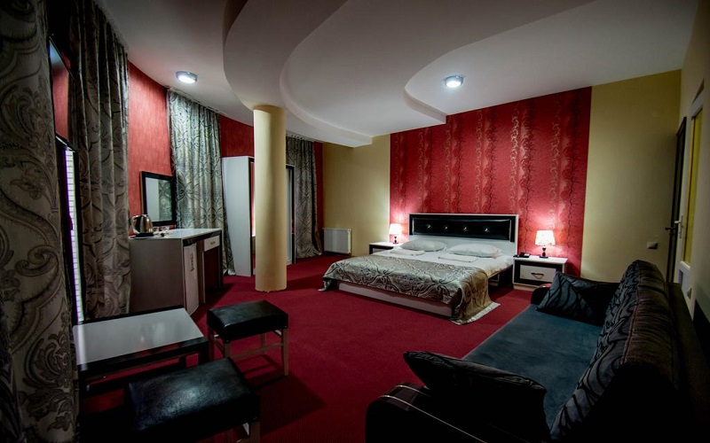 هتل Hotel Batoni Near Airport Tbilisi