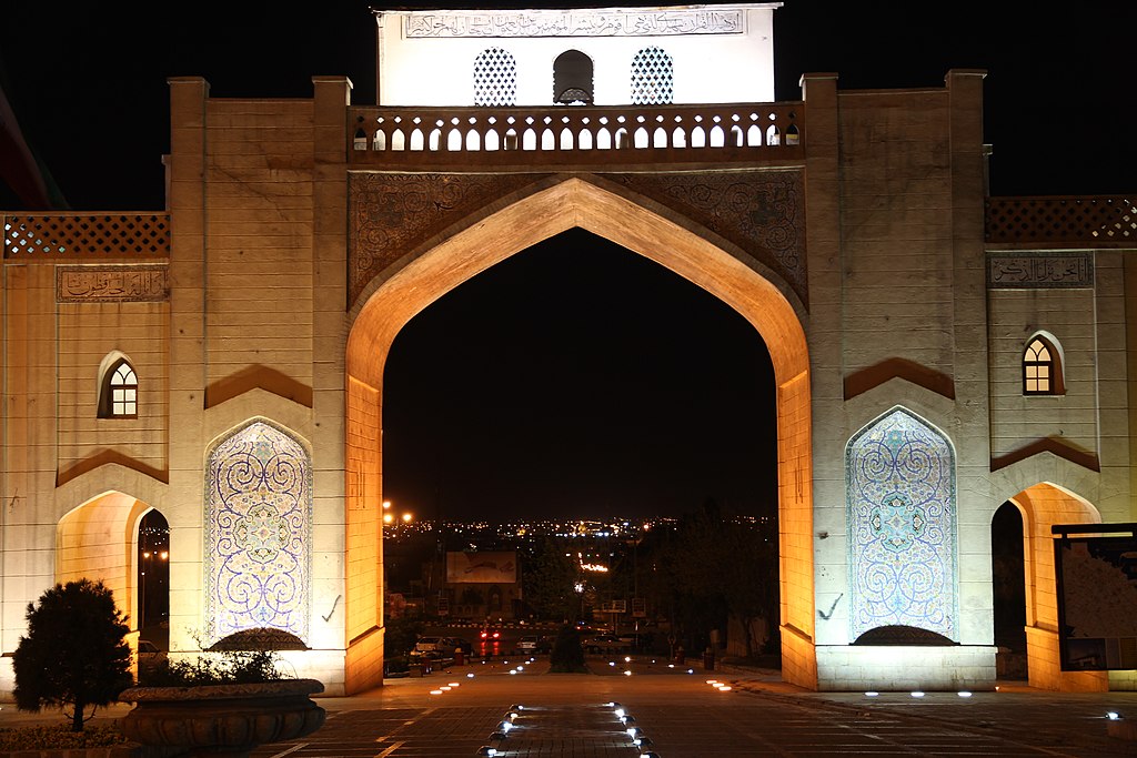 جاهای دیدنی شیراز در شب | ۱۵ مکان برای شبگردی در شیراز