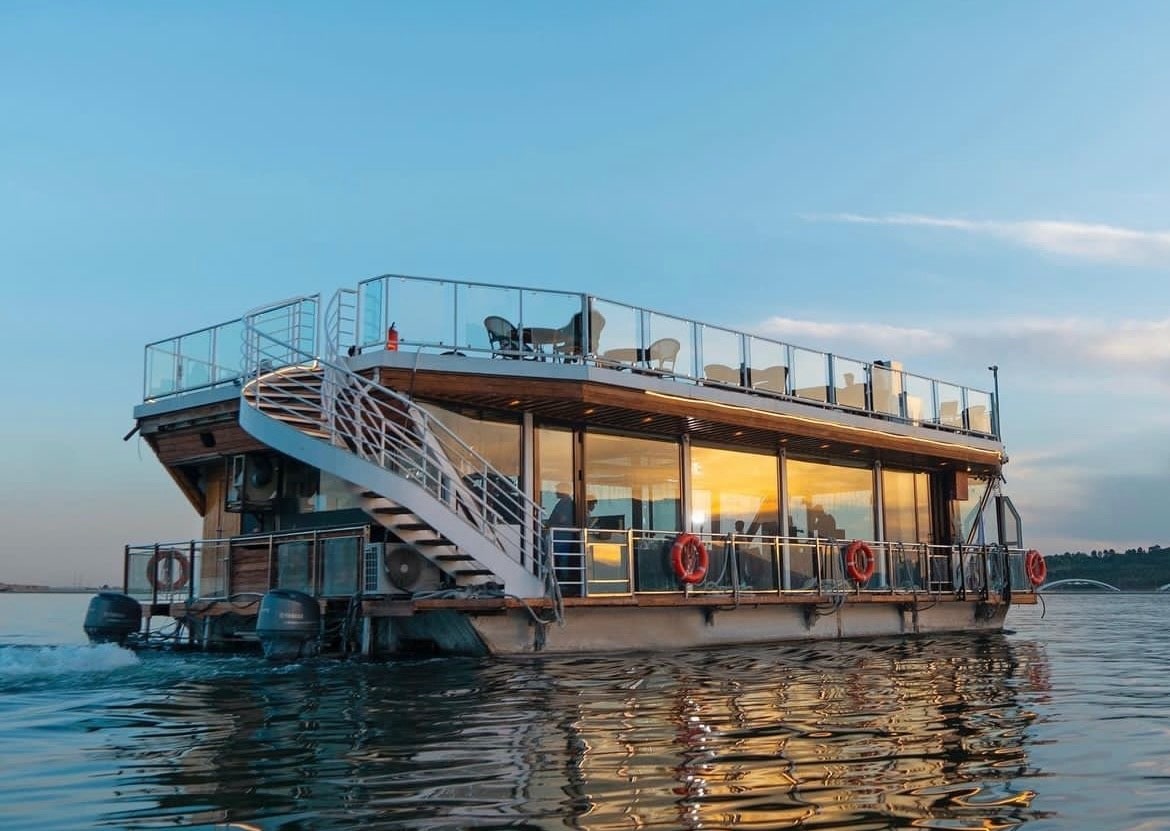 بهترین رستوران با موسیقی زنده تهران | معرفی ۹ رستوران با موسیقی