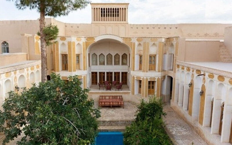هتل تاریخی خانه آقازاده ابرکوه یزد