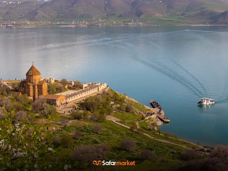 سفر به وان به کمک سفرمارکت با پرواز تهران وان